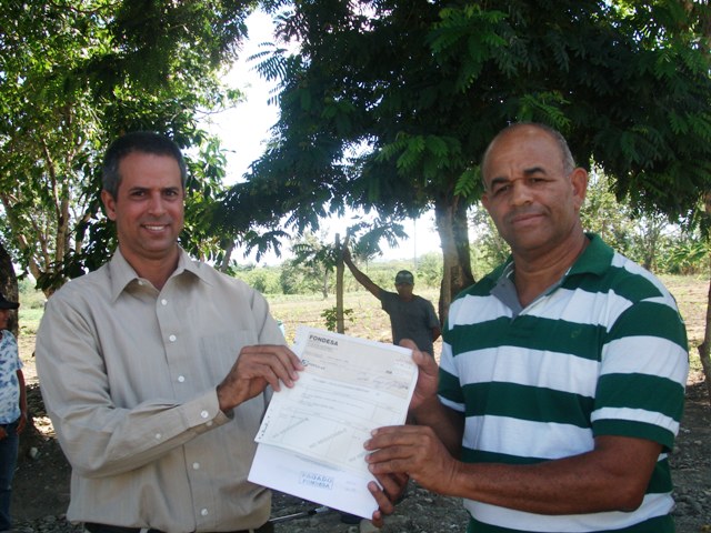 Empresa realiza aporte económico para terminar puente de La Piragua