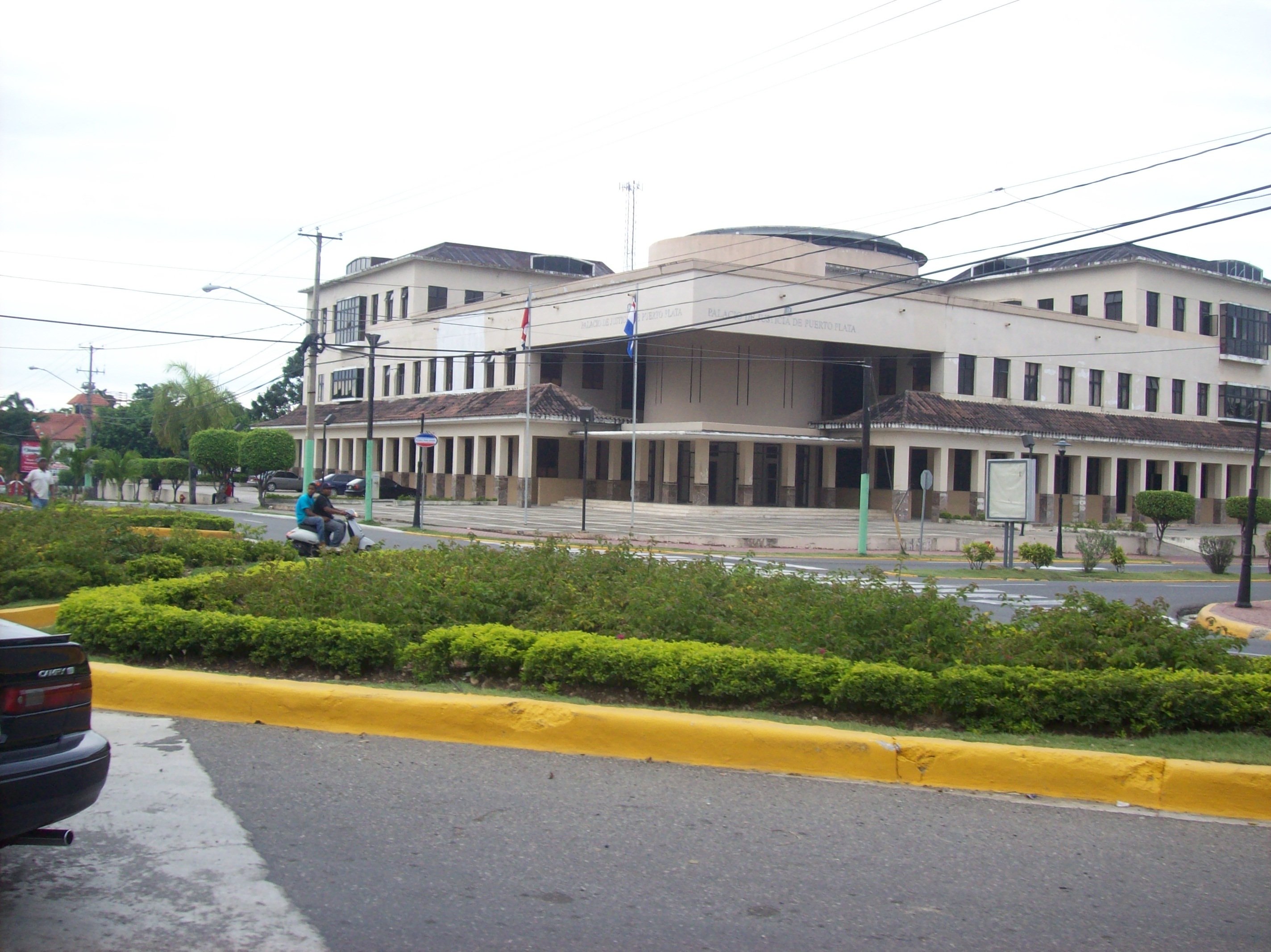 Tribunal ordena arresto de oficiales PN vinculados al robo de 60 millones en allanamiento de Sosúa