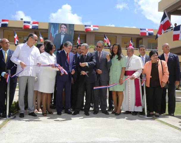 Presidente Medina deja inaugurado año escolar 2013-2014 en Montellano en nuevas instalaciones de allí
