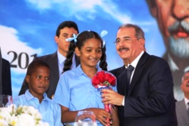 Con inauguración del Centro Madre Teresa de Calcuta en Montellano arranca tanda extendida en el país