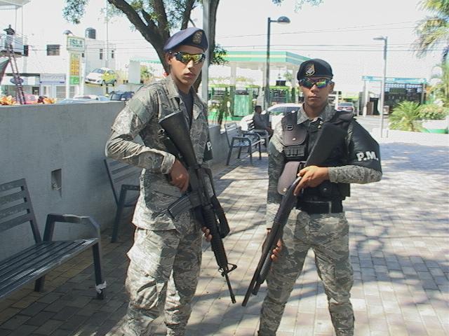 Ciudadanos valoran como positivo y seguro patrullaje de soldados militares en calles y avenidas de PP
