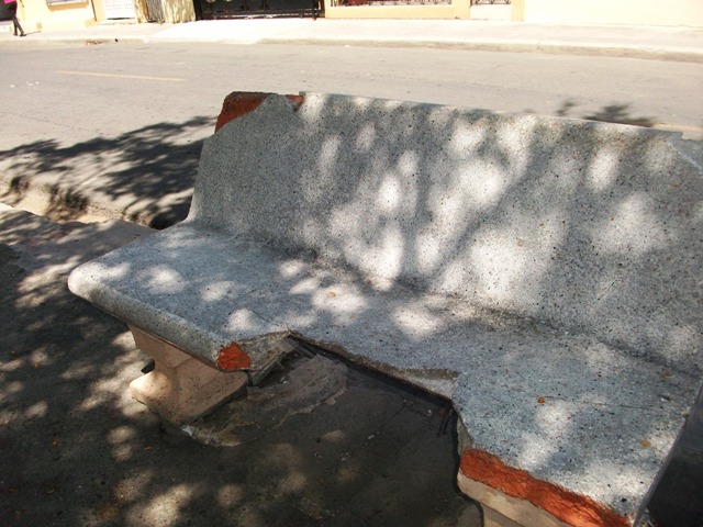 Deploran condiciones de abandono que presenta parque central de Luperón