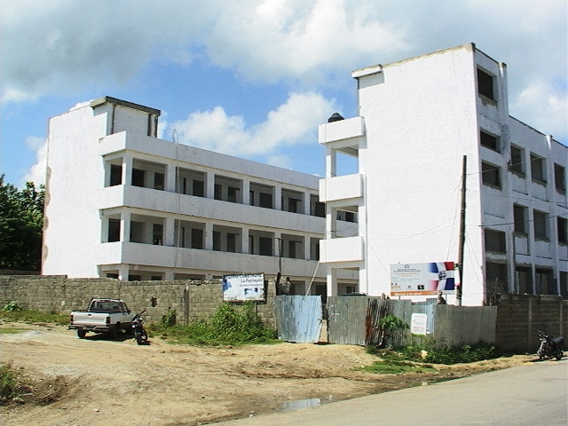 Trabajos construcción Escuela Los Rieles II de San Marcos están casi paralizados por falta de recursos