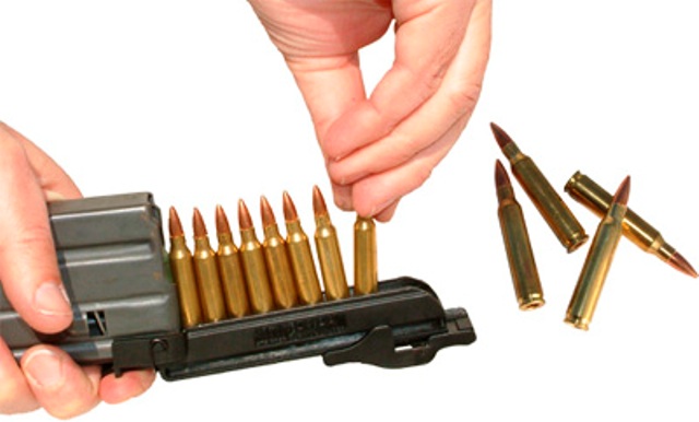 Apresan joven de 18 años con dos cargadores para fusil M-16 en Sosúa; también detiene a su tio
