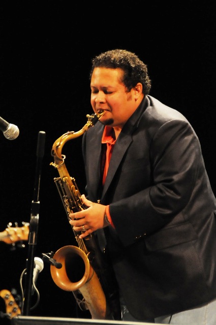 Músico Sandy Gabriel prepara disco "Sandy Gabriel Duets" que saldrá en el 2014