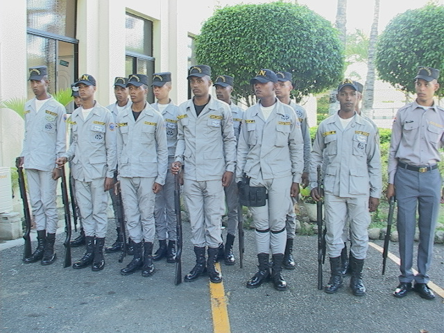 Empiezan a llegar agentes policiales nuevos para reforzar patrullaje en operativo de navidad