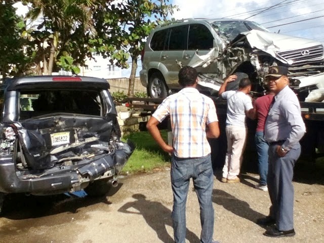 Por imprudencia de un conductor tres vehículos colisionan en carretera principal de Cabarete