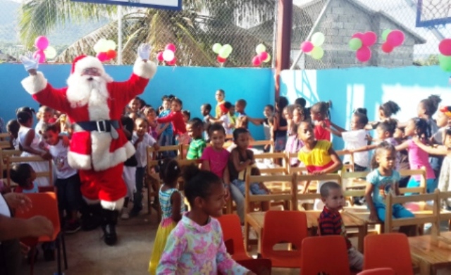 Project Las Américas y Compraventa Antonio celebran la Navidad con cientos de niños