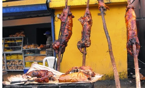 Cerdos asados en puyas, dinamismo del comercio y decoraciones traen el espíritu de Navidad a PP