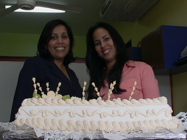 Felicitan a empleadas Canela & Asociados por su cumpleaños
