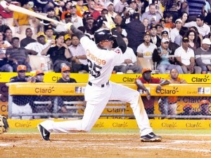 Las Aguilas cerca de la final; Escogido resbala al perder de Las Estrellas