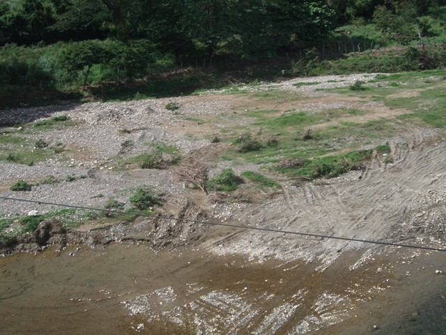 Denuncian extracción materiales cause el río Bajabonico