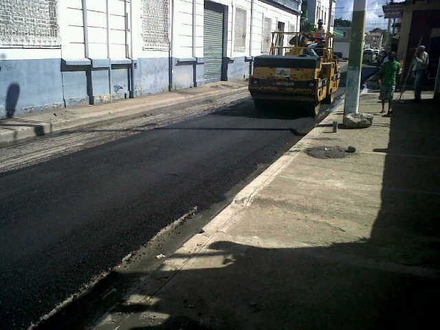 Por fin… autoridades disponen asfaltado de la calle Duarte