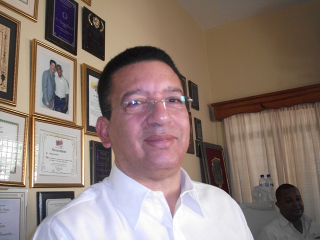 Liga Municipal Dominicana eroga RD$300 mil para terminar mercado de Imbert