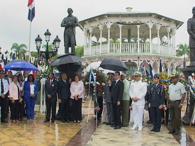 Realizan bajo lluvia actos bicentenario de Juan Pablo Duarte en PP