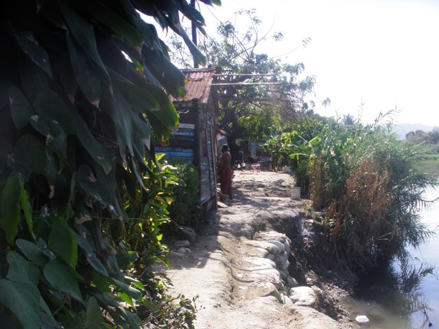 Crecida del río San Marcos amenaza con arrastrar familias sector El Javillar