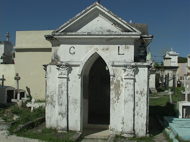 Deploran abandono del mausoleo del general Gregorio Luperón