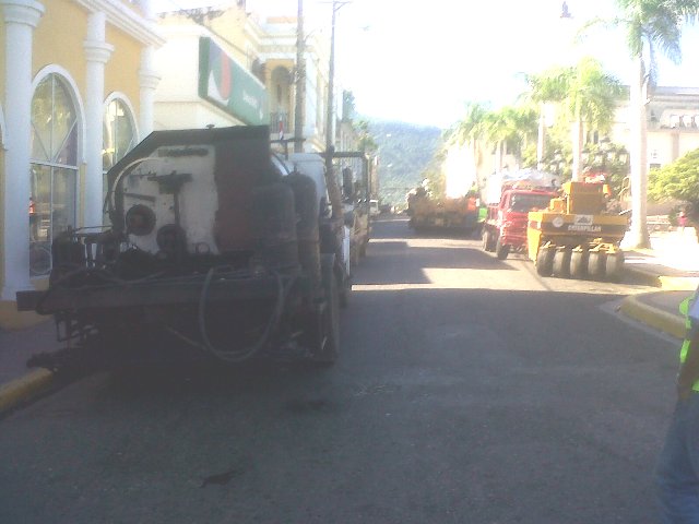 Autoridades edilicias y gubernamentales disponen repavimentación calle Separación 