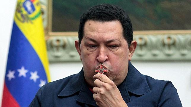 Los médicos comunican ya a la familia de Chávez que no se recuperará