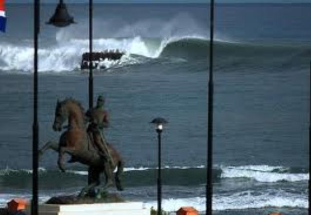 Advierten oleajes anormales y peligrosos en la costa Norte