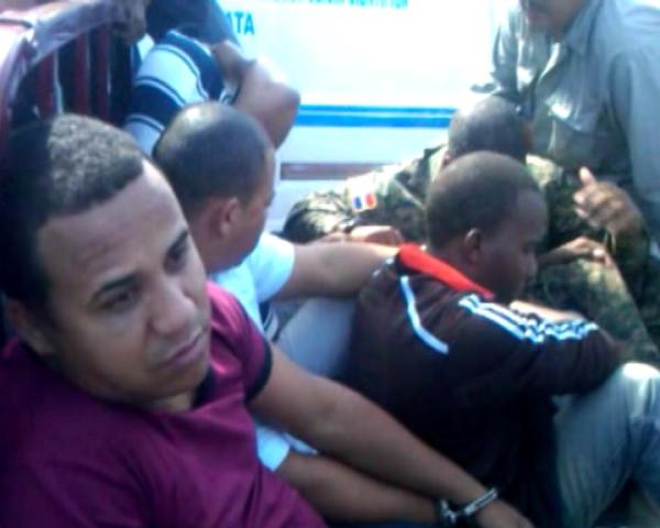 Un año de prisión preventiva a 5 por atracar extranjero en Cabarete