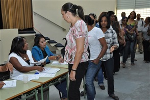Maestros PP mediante plebiscito desaprueban 20%; exigen un 100% de aumento salarial