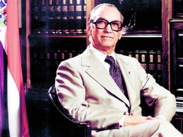 Se cumplen 31 años del suicidio en el Palacio Nacional del presidente Antonio Guzmán