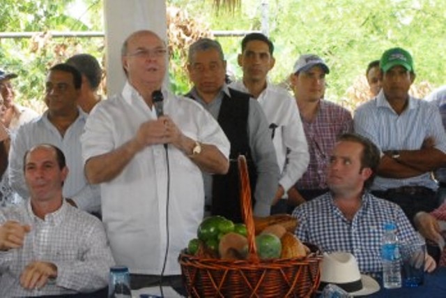 Hipólito advierte a Miguel que sus días están contados como presidente del PRD