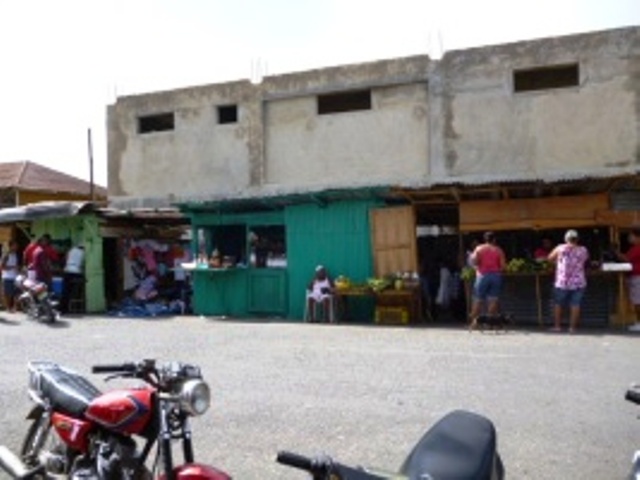 En Imbert piden al gobierno que construya mercado municipal de allí