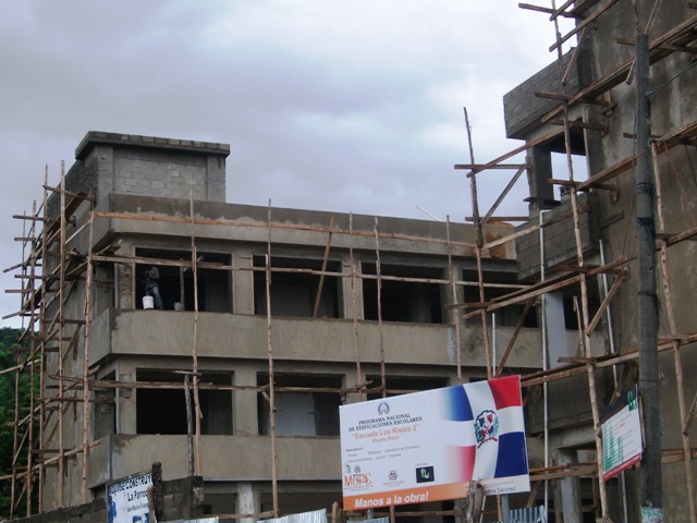 Continúan acelerados trabajos construcción escuela Los Rieles II de San Marcos