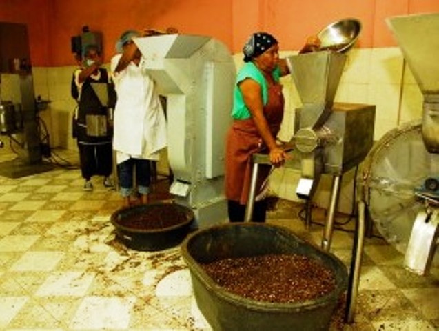 Mujeres chocolateras aun esperan créditos que les prometió presidente Medina