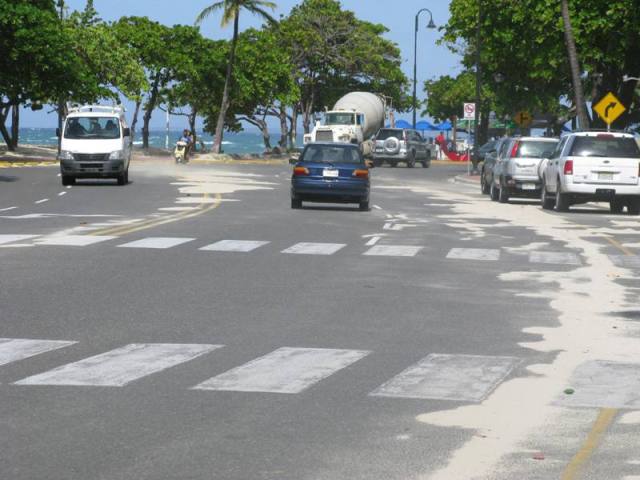 Arena del malecón sigue esfumándose por la acción de la brisa marina