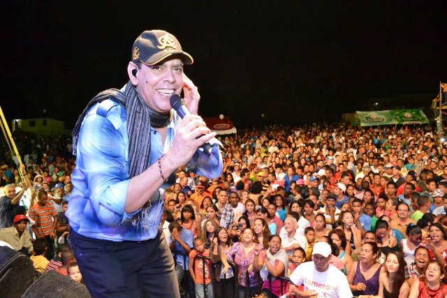 Fernando Villalona y Mozart La Para se juntan en concierto popular en playa Long Beach 