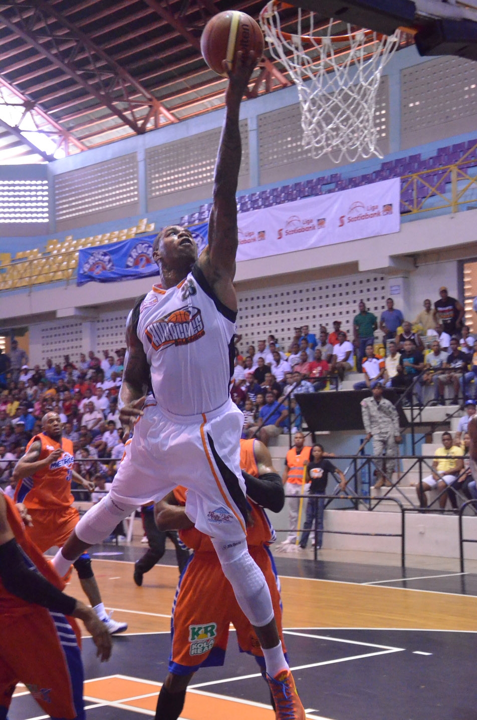 Huracanes del Atlántico desplazan a Metros de Santiago del primer lugar