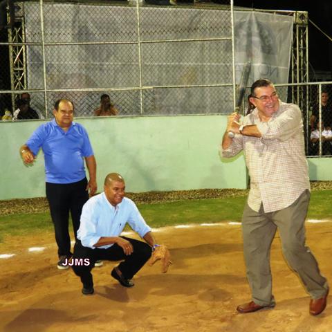  Con rotundo éxito arranca XVI Torneo de Softbol para empleados de Brugal & Compañía