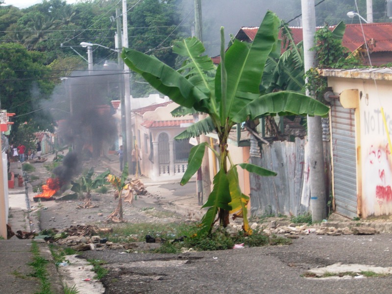 Residentes en Imbert protestan por malas condiciones de calles