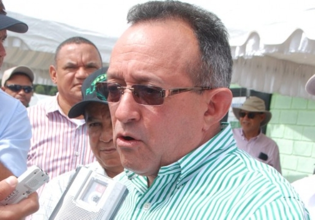 Administrador del Banco Agrícola se reúne con ganaderos de la costa Norte