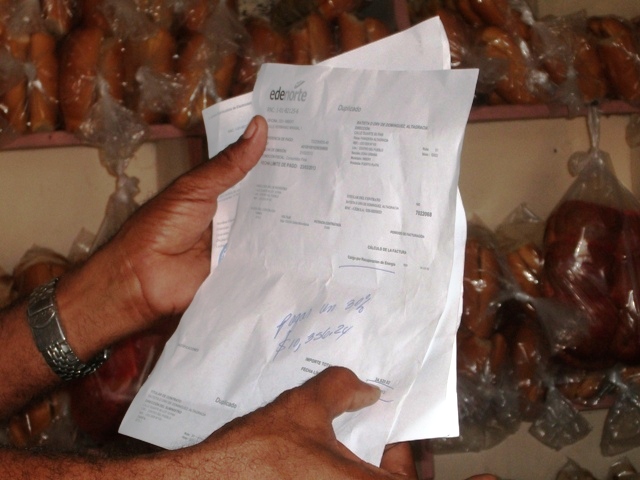 Moradores de Imbert a punto de irse a huelga por largos apagones y altas facturaciones