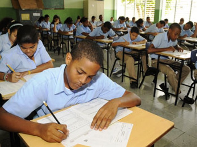 Casi 10 mil estudiantes reciben evaluaciones de las Pruebas Nacionales en PP