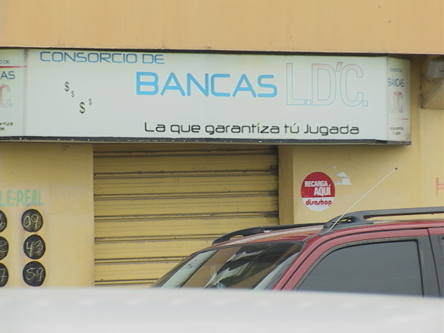 Se ahorca joven; desconocidos hieren a propietario banca de lotería en PP