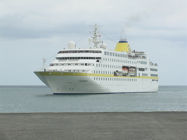 Crucero turístico “MS HAMBURG” llega al muelle de Puerto Plata con 400 pasajeros a bordo