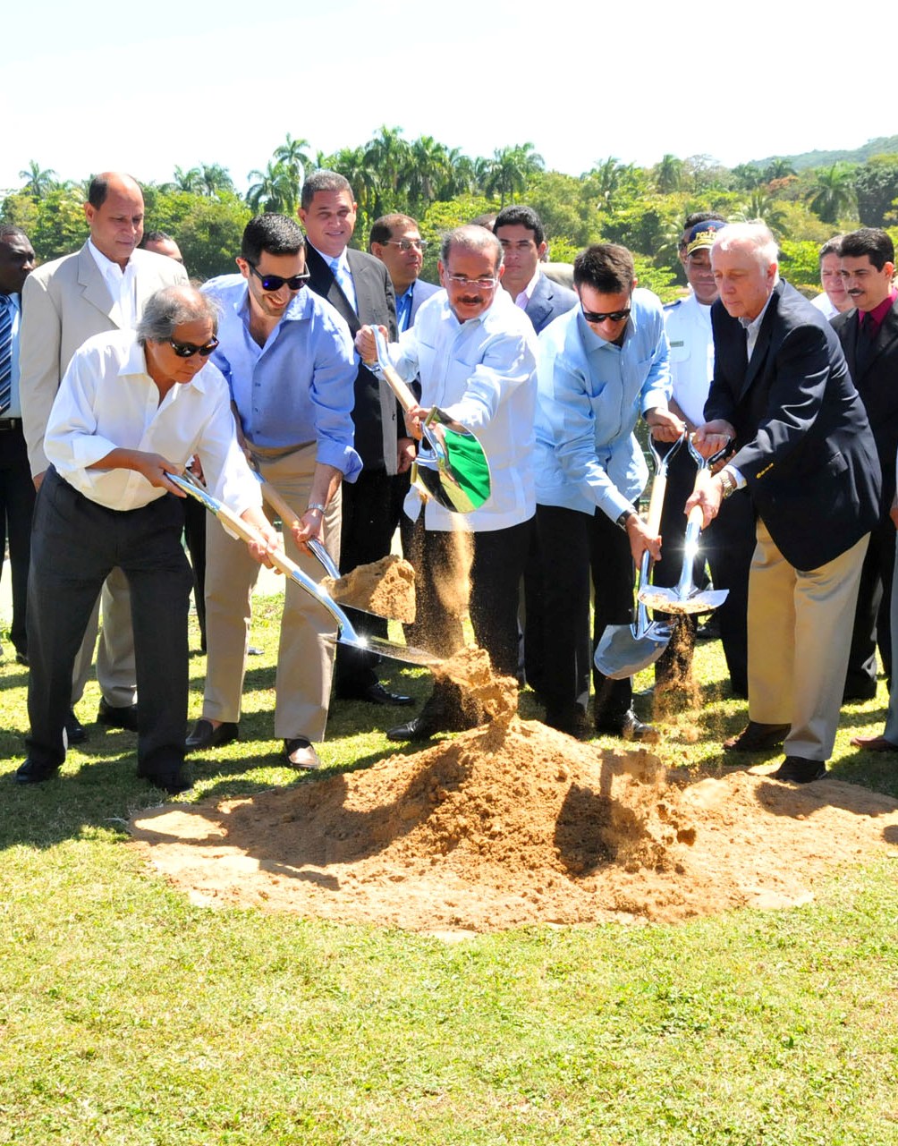 Con US$500 millones inician complejo turístico de lujo; reconstruirán hotel  Aman y campo de golf Playa Grande