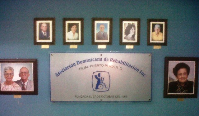 Rehabilitación desveliza galería de ex presidentes; designan calle Don Cucho Gómez