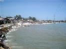 Fuertes oleajes inundan decenas de viviendas en Playa Oeste