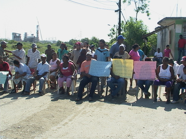 Protestan en El Javillar; moradores se oponen a instalación de torres eléctricas