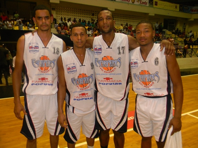 Escorpiones del Gregorio y Mellizos del Sur triunfan en Básquet Superior de PP