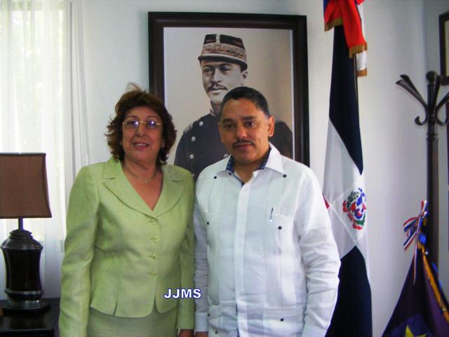 Director General de Migración realiza visita de cortesía a Gobernadora de PP