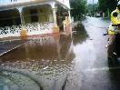 Chubasco causa inundación en calles parte baja de Puerto Plata