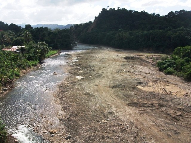 Sectores de Imbert condenan extracción indiscriminada de materiales del cauce Rio Bajabonico
