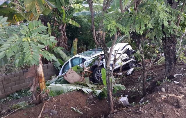 Conductor de automóvil sale ileso en un accidente de transito en Imbert